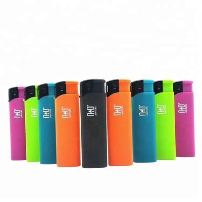 Vijf kleuren plastic hervulbare gasverlichting 8.2 * 2.42 * 1.23 cm met materialen uit China