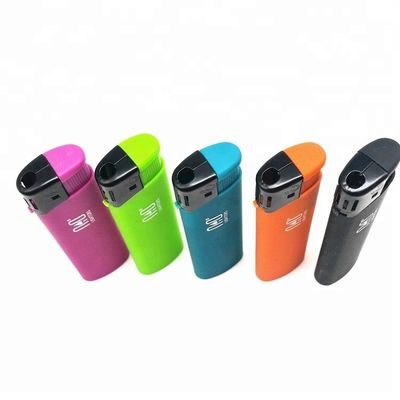 Vijf kleuren plastic hervulbare gasverlichting 8.2 * 2.42 * 1.23 cm met materialen uit China