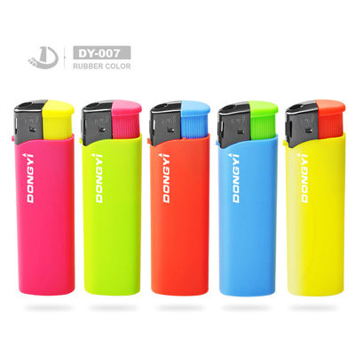 Model nr. DY-007 Dongyi Rubber Color Cigarette Elektronische aansteker met vijfkleurige fakkel