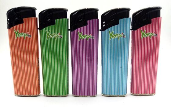 Plastic eenmalige aanstekers met zaklamp EN13869 Gecertificeerd en op maat gemaakt