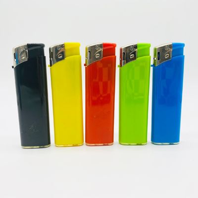 Plastic eenmalige aanstekers met zaklamp EN13869 Gecertificeerd en op maat gemaakt