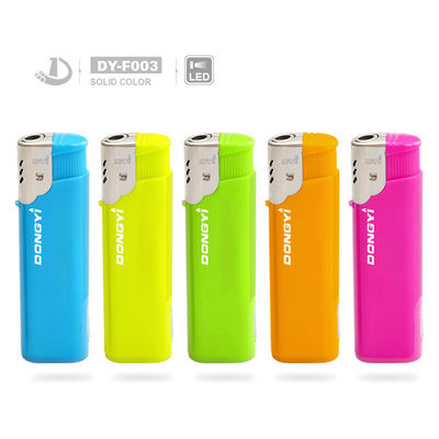 Plastic hervulbare winddichte aansteker met LED lamp Hervulbare en LED lamp inbegrepen
