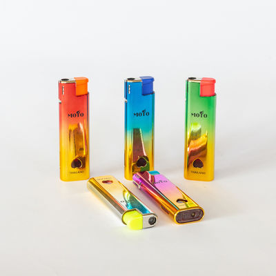 Modieus ontwerp Dy-F018 Winddicht Plastic Gas Lighter met aanpassingsmogelijkheid