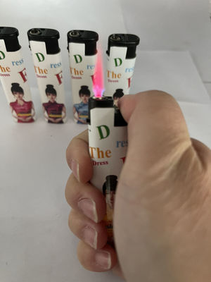 Donyi DY-F028 Plastic Smoking Butane Label Lighter met en goedkoopste model NO. DY-F028